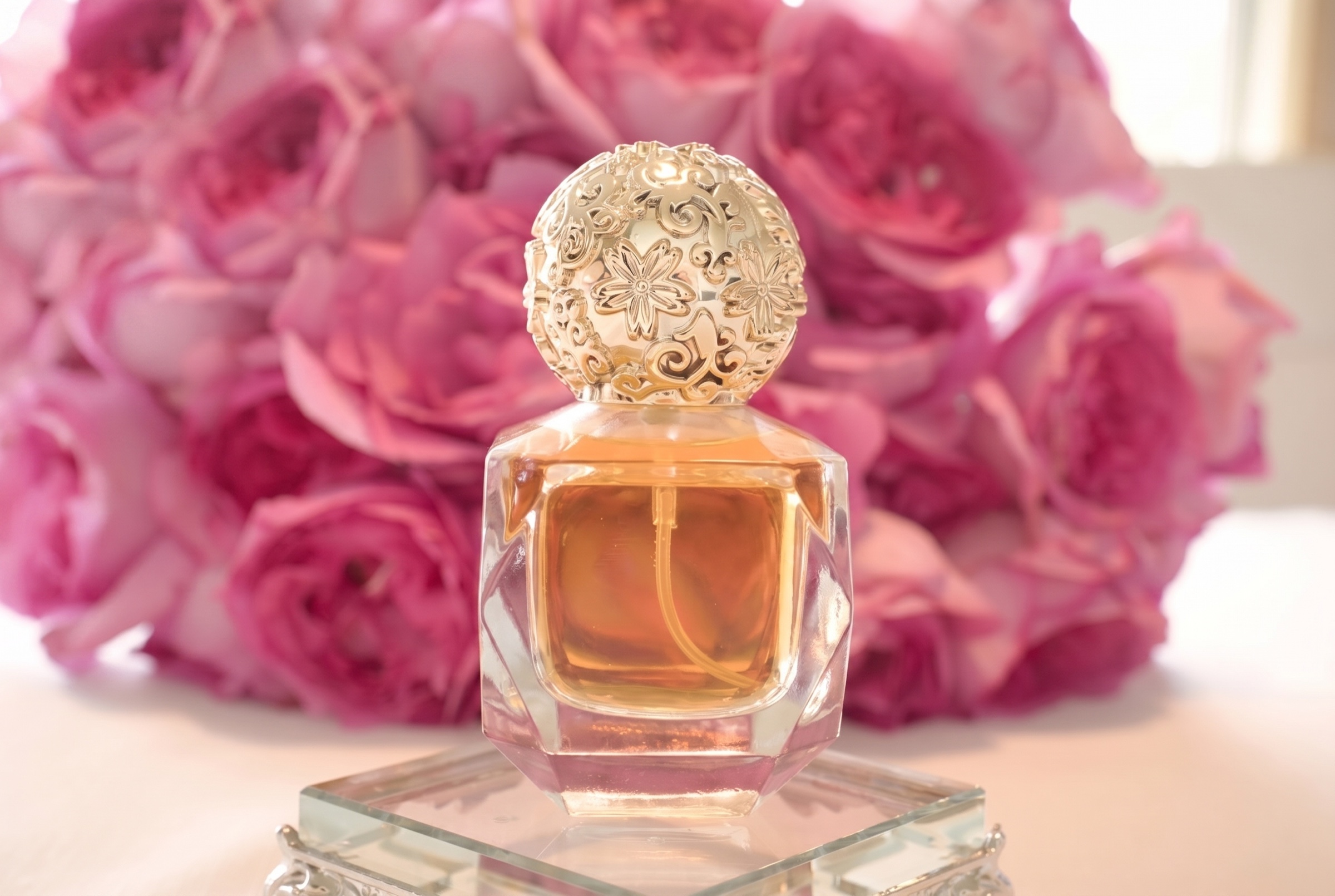 薔薇に包まれた La Flora のアロマパルファン