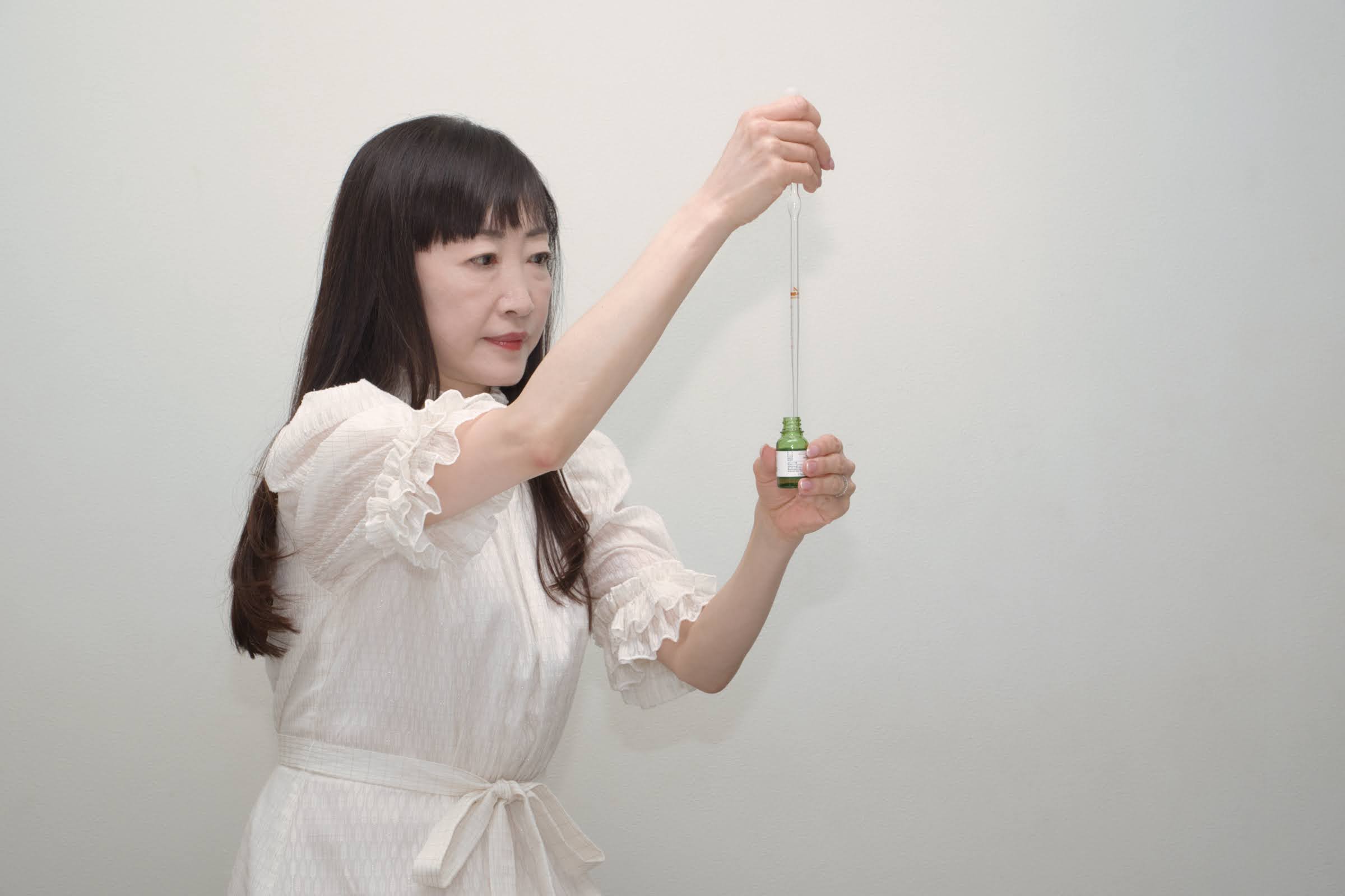 一滴ずつ丁寧に調香する様子